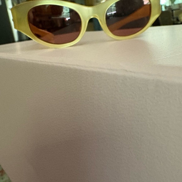Vintage Stylish Yellow Sunglasses